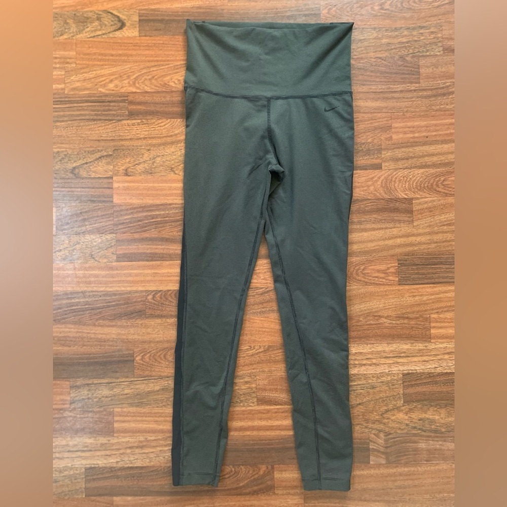 Nike Dri-Fit Women’s Medium High Waist Athletic Leggings Striped
